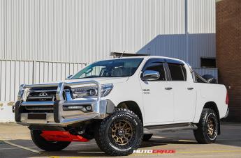 TOYOTA HILUX N80 4WD COVERT BRONZE BLACK LIP